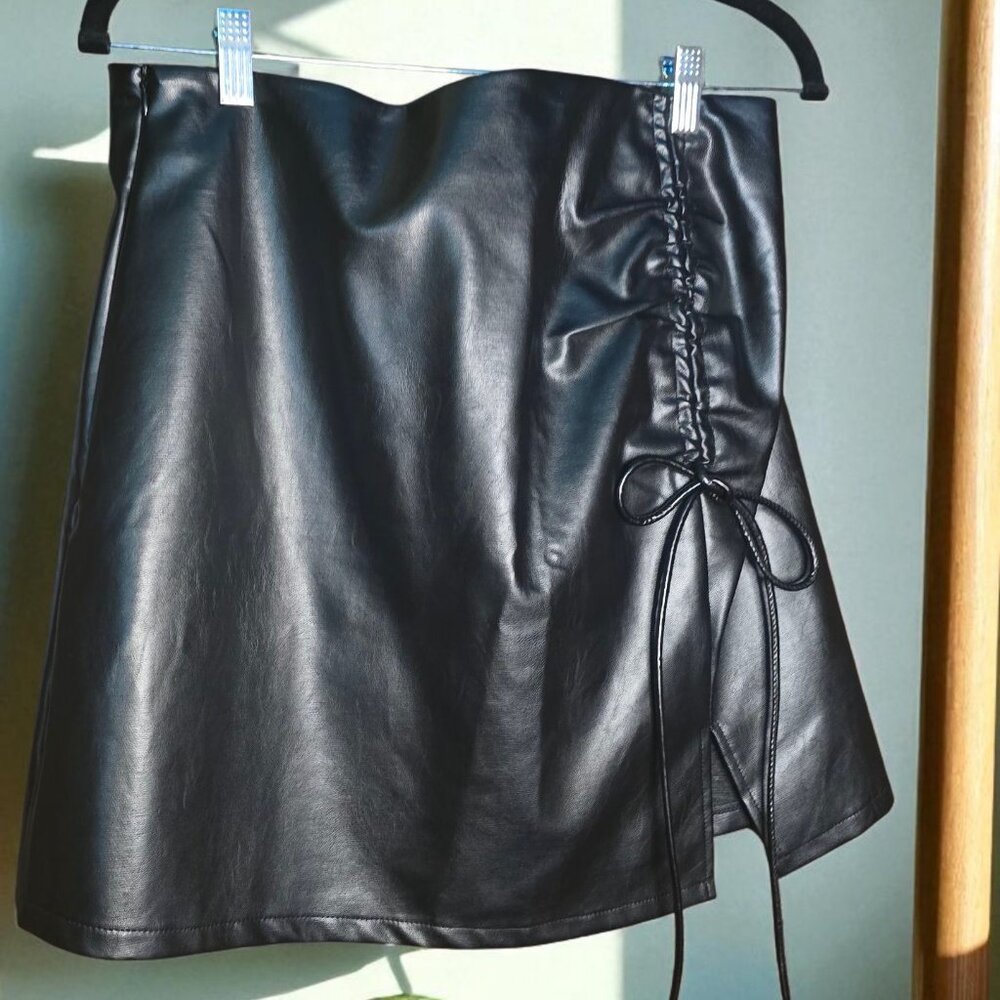 Shein Curve Faux Leather Skirt, Size OXL.  Worn Once